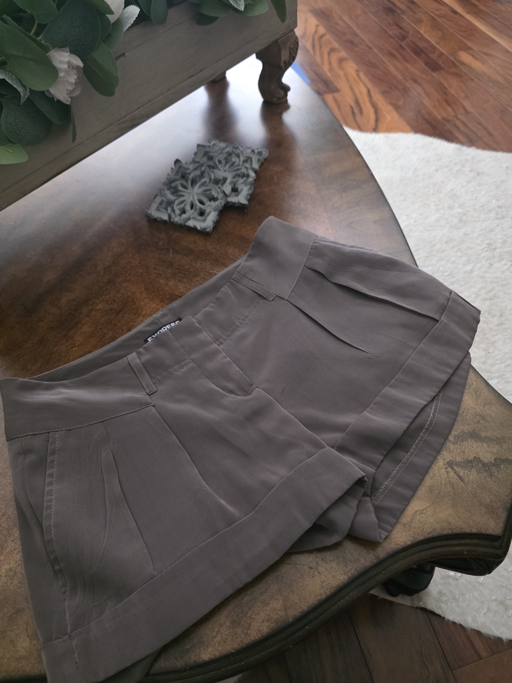 Express High-Waist Pleated Shorts - Taupe Gray
